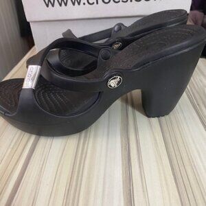 Chunky Heel NIB Crocs